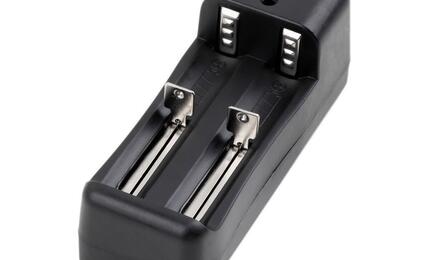 Блок питания зарядное устройство 4,2V для одного аккумулятора типа 18650 Li-ion YCD-12601